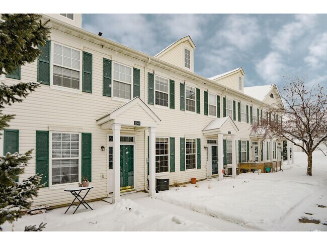Building Photo - 1046 Providence Dr Rental