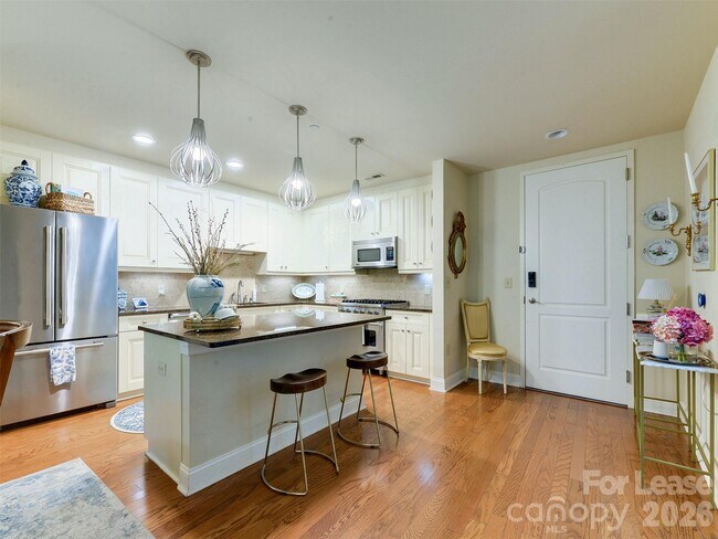 701 Royal Ct Unit 306