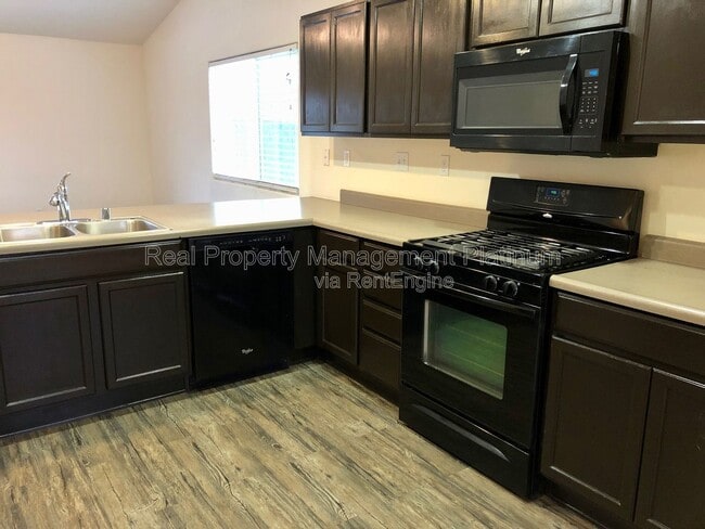 Photo - 5886 E Fillmore Ave