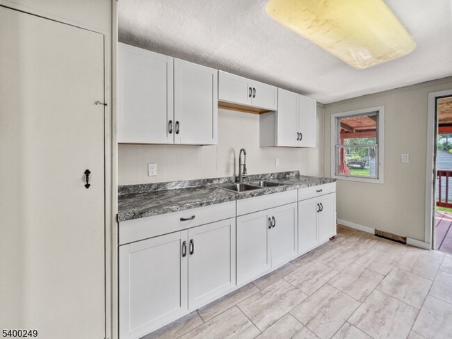 Photo - 175 Market St