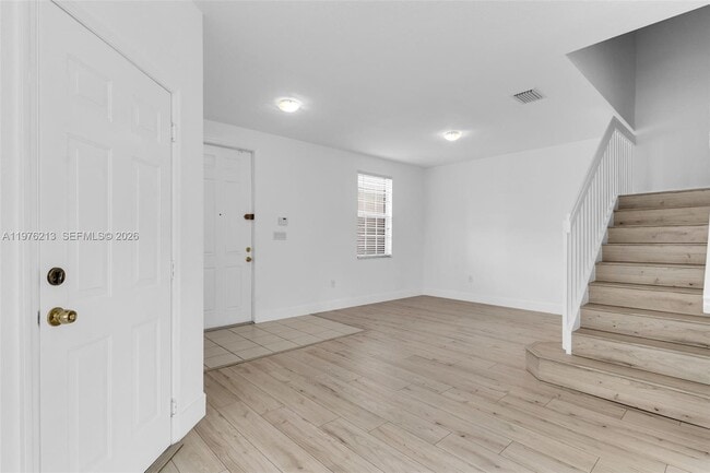 Photo - 925 SW 152nd Ct