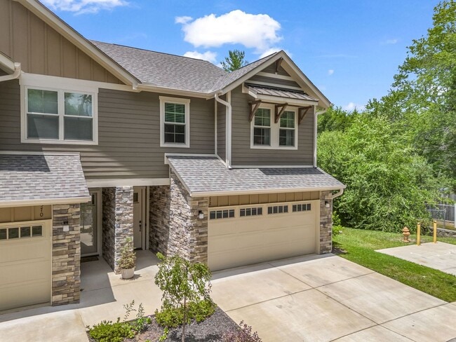 Photo - 3-bedroom, 2.5-bath townhome in desirable Sweet Birch Commons community.