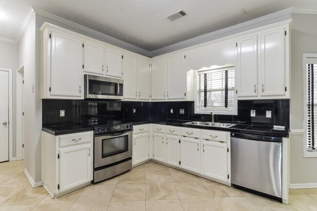 Photo - 1303 Dorchester Dr