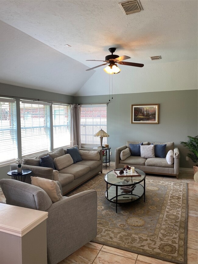 Photo - 1142 Knoll Crest Ct