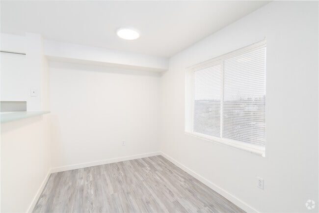 2BR, 1BA - 795SF - Dining Room - OUTLOOK APTS