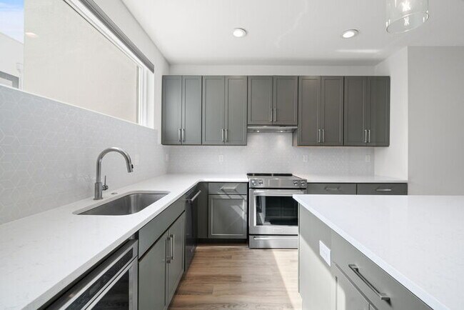 Photo - BEAUTIFUL Town Home For Rent in Downtown S...