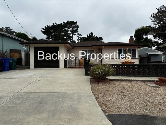 Building Photo - Wonderful three bedroom home in Monterey