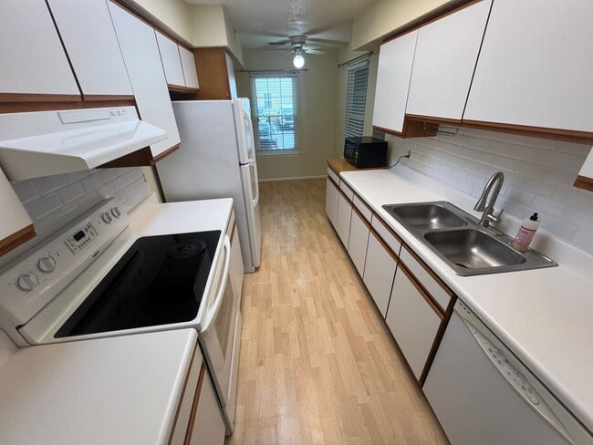 Photo - 833 Gas Light Ln