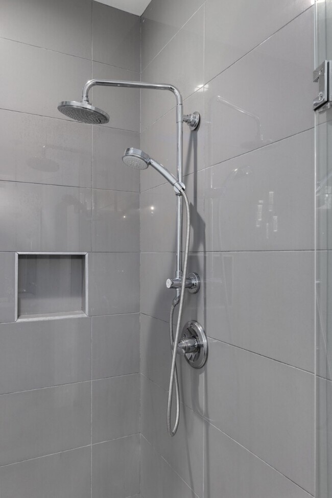 Photo - 453 Erin Ave SW