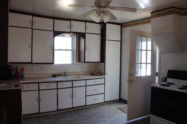 Cocina - 180 Martin St