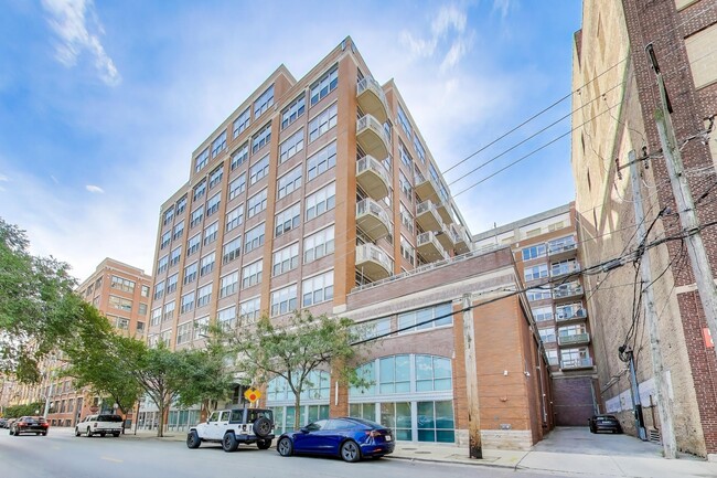 Photo - 933 W Van Buren St Unit 304