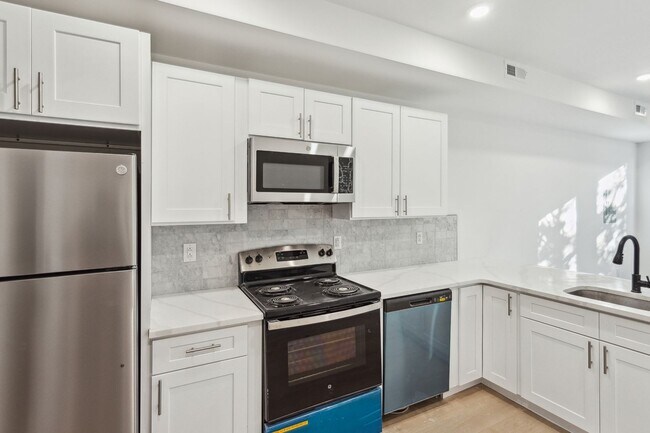 Photo - 812 N Holly St Unit 2