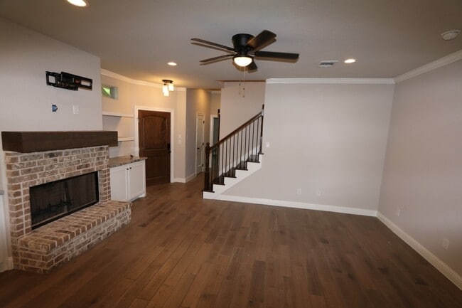 Photo - 150 Harbour Town Cir