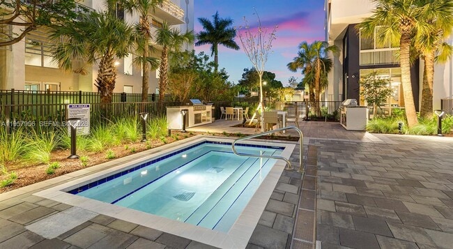 Building Photo - 740 N Dixie Hwy Unit A4