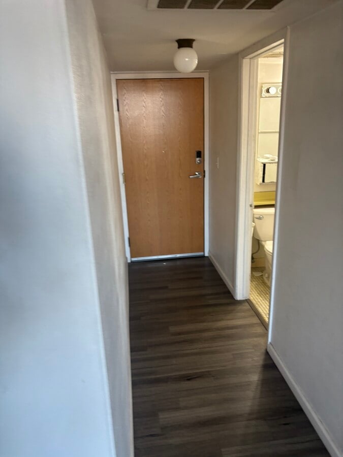 Entrance way - 1707 N Prospect Ave Unit 9D