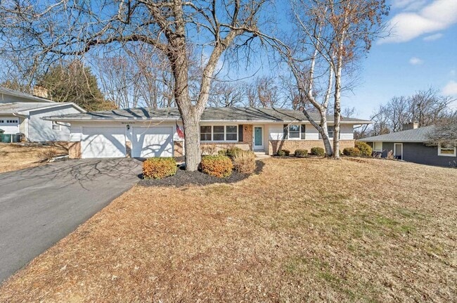 Building Photo - 5736 Pembroke Dr