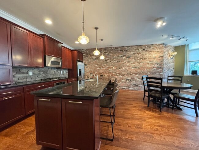 Photo - 2929 McGee Trfy Unit 200