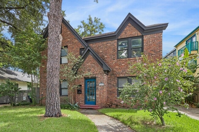 Building Photo - 2408 White Oak Dr