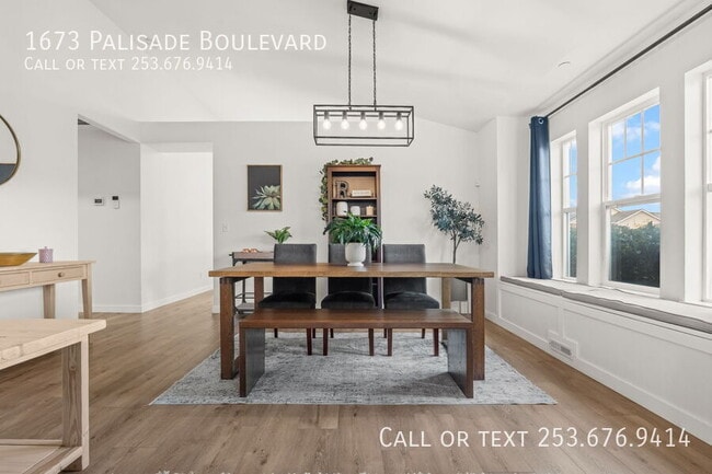 Photo - 1673 Palisade Blvd