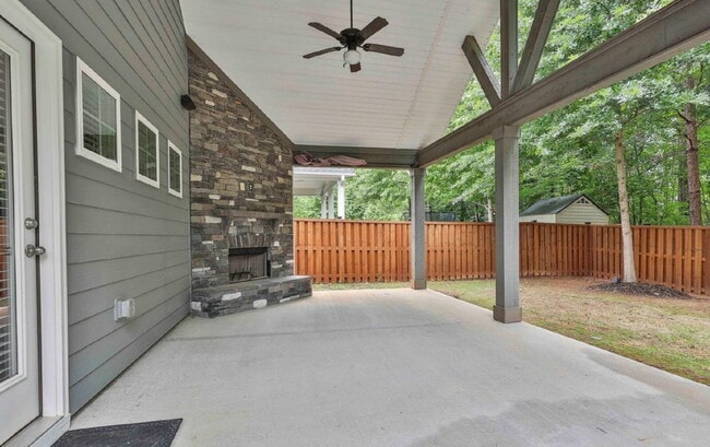 Photo - "Spacious 5-Bed Family Retreat with Movie Room & Cozy Patio Fireplace in Sharpsburg!"