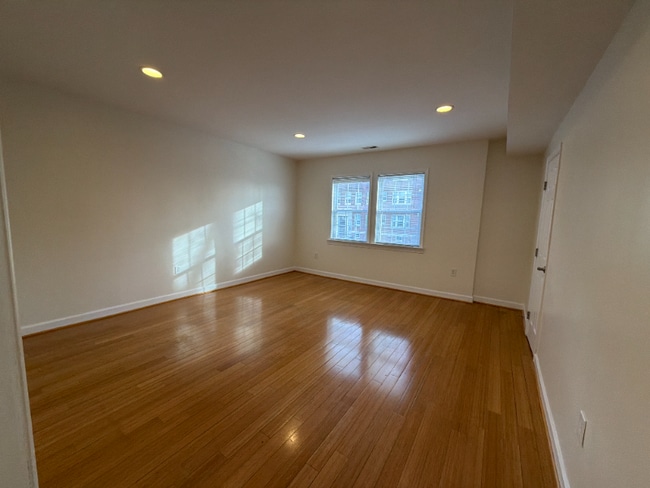 Photo - 937 Randolph St NW