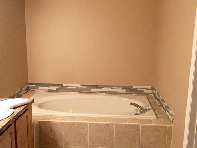 Building Photo - 28 Forest Cove Dr Rental