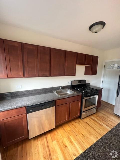 Building Photo - 1 bedroom in Chicago IL 60657 Rental