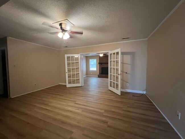 Photo - 6458 Easthampton Rd