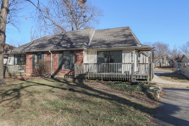 Building Photo - {8515} Walking distance to South Lake Park + 2 Car Attached Garage + Deck!