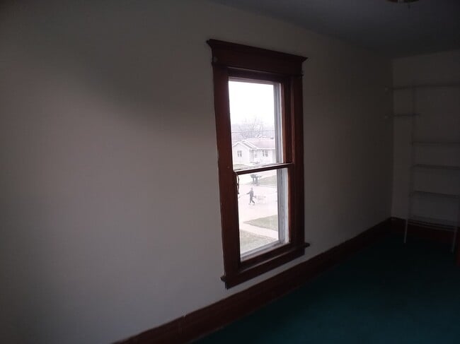 Photo - 111 7th St NE