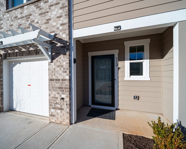 Photo - 113 Swindon Dr