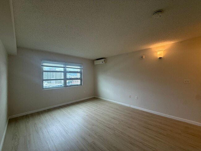 Photo - 801 South St