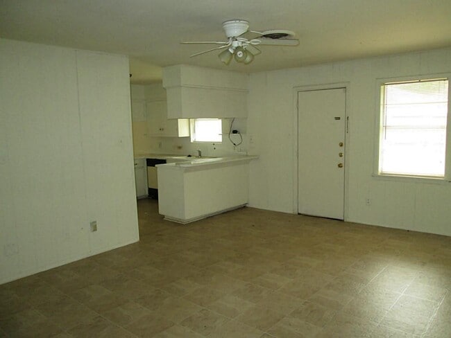 Photo - 5910 Ariel St