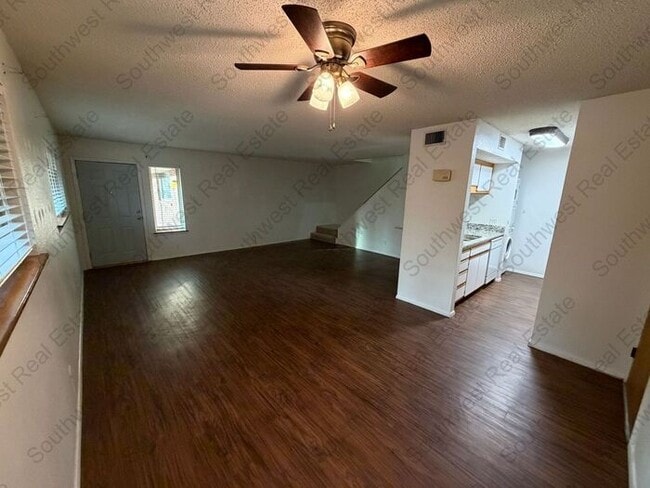 Photo - Great condo in Colonial Park