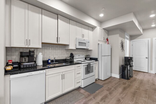 Photo - 713 16th St NE Unit 2