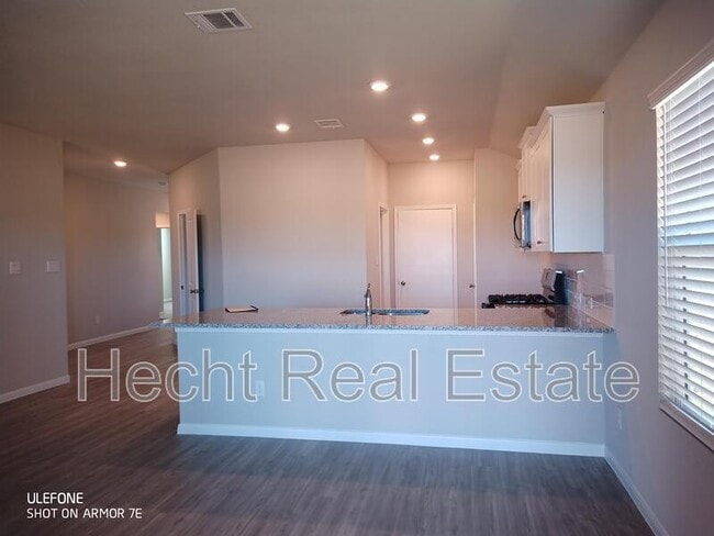 Photo - 2823 Calandra Lark