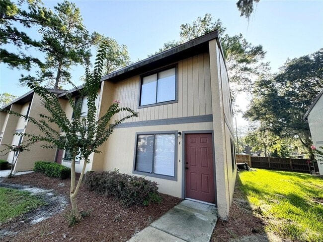 Building Photo - 2300 SW 43rd St