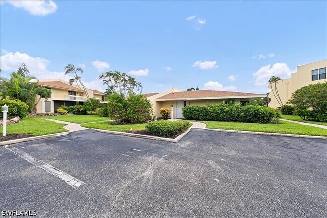 Photo - 925 Palm View Dr Unit 111