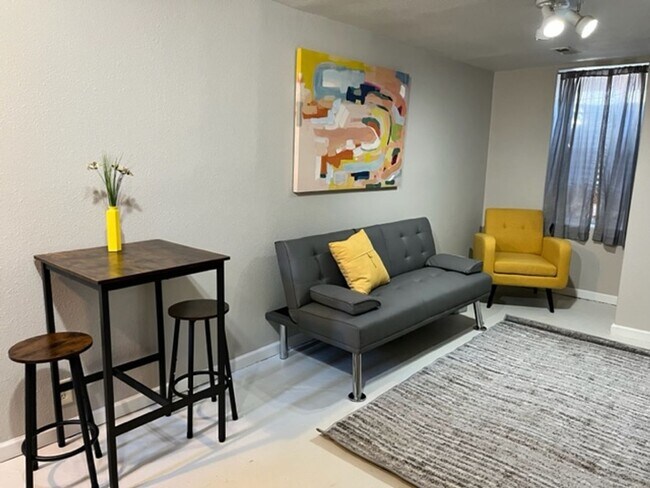 1923 8th Ave N Unit Bottom Unit