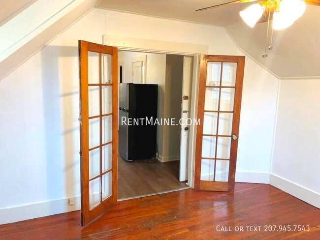 160 Grove St Unit D