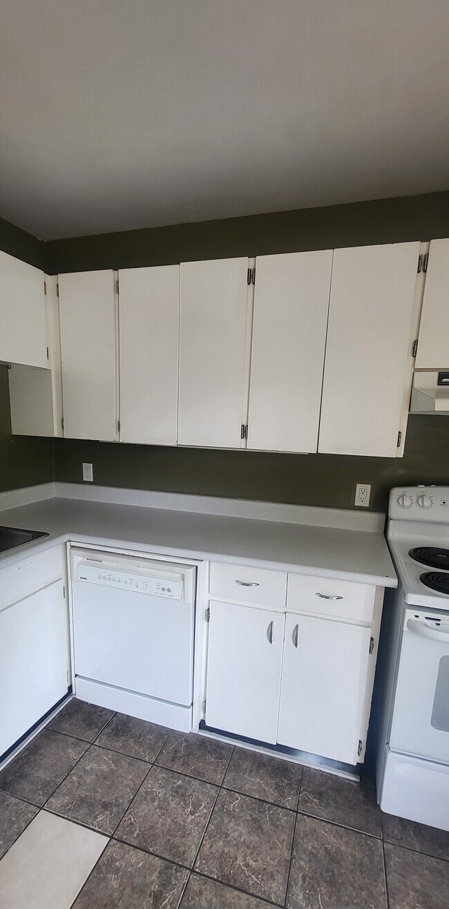 Photo - 765 Nassau St S