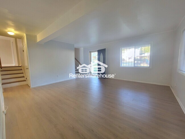 Photo - 336 Woodstock Dr SW