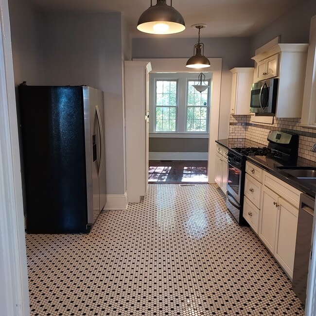 Photo - 832 Lockland Ave