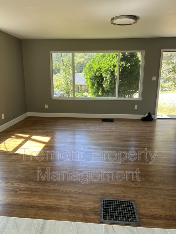 Photo - 5320 Central Ave