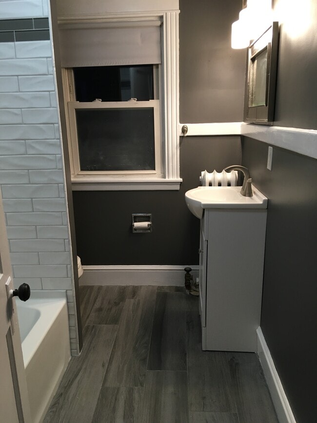 Photo - 20 Kenilworth St Unit 3 bedroom