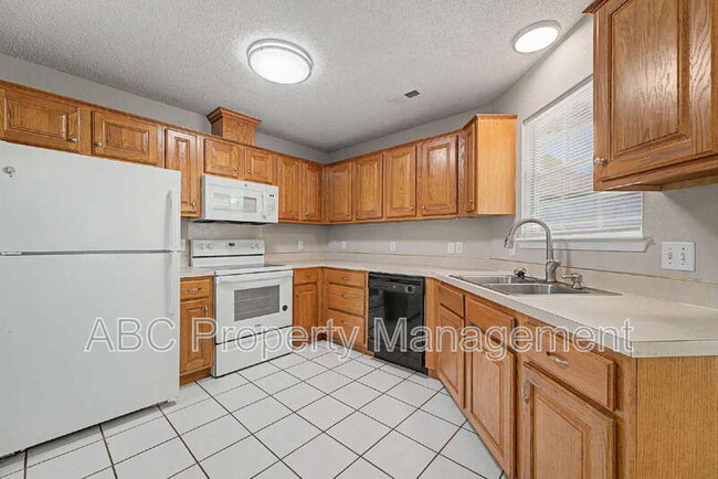 Photo - 313 Summerset St