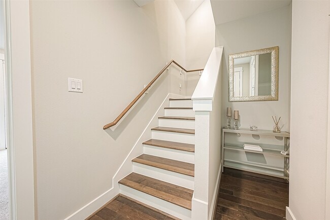 Photo - 2051 Sherwood Forest St