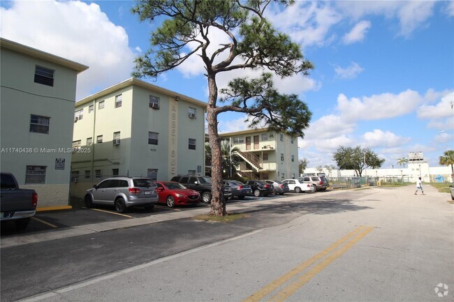 Building Photo - 14100 NW 24th Ct Unit 205 Rental