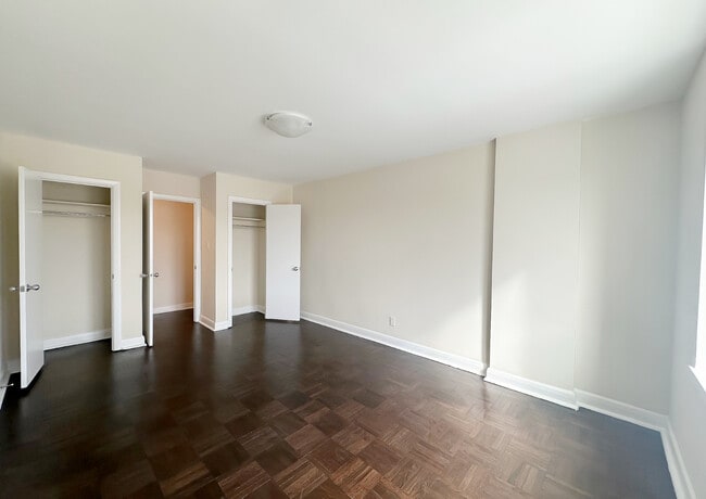 Photo - Riverview Plaza