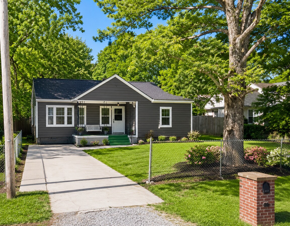 Photo - 2589 Henderson St
